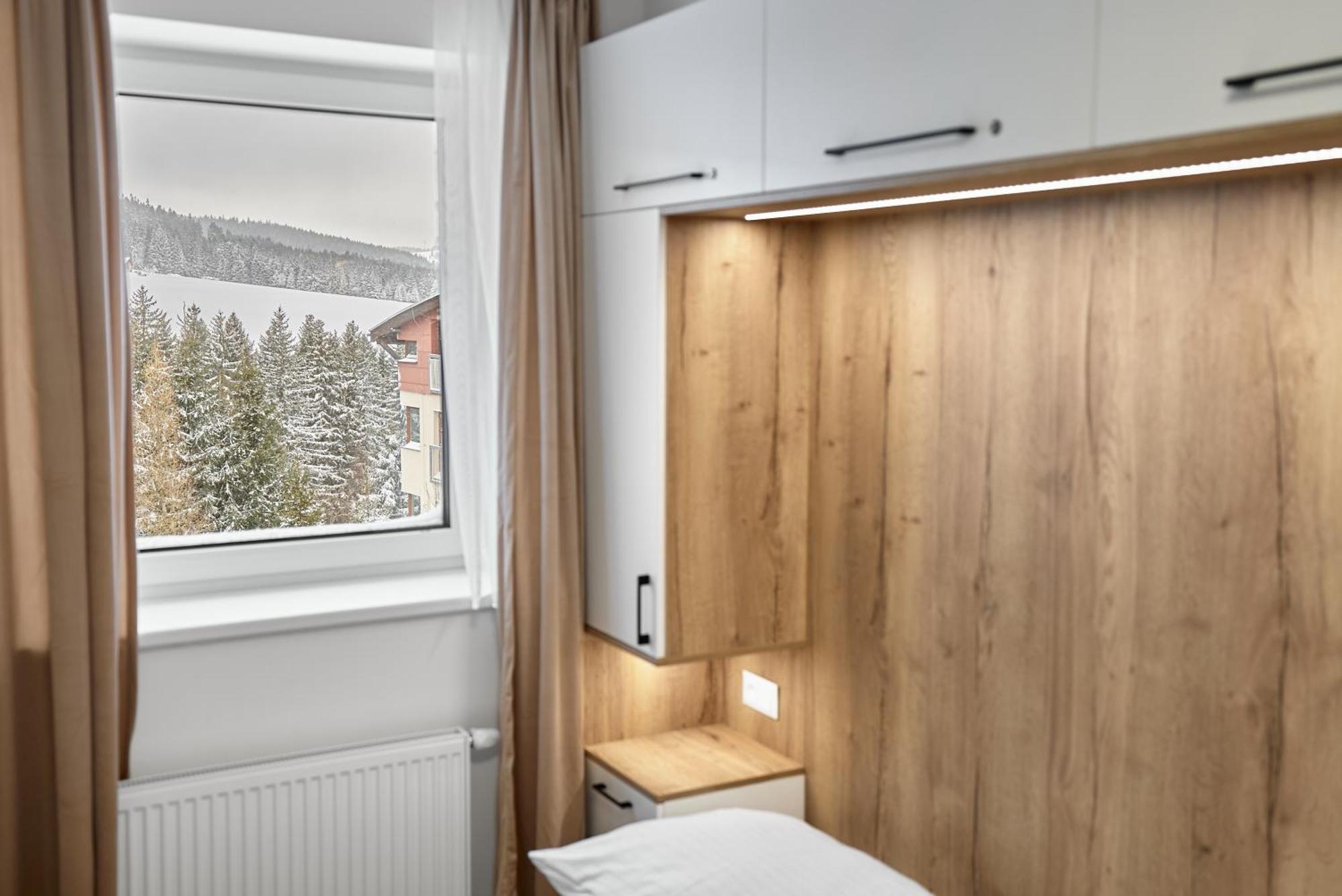 Moderně zařízený apartmán s garážovým stáním Loučná pod Klínovcem Exterior foto